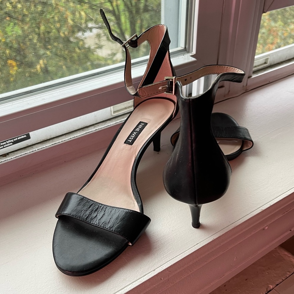 Black Leather Nine West Sandals‎ - Picture 2 of 3